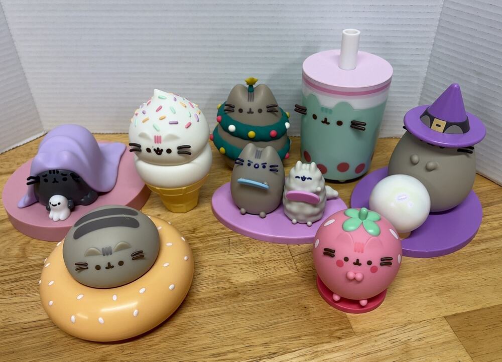 Pusheen LOT Of 8 Culturefly - Plastic Figurines 2023/2024